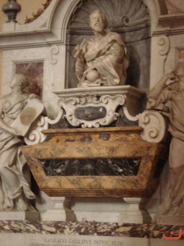 Италия, Флоренция бюст Галилео Галилея в церкви Санта Кроче